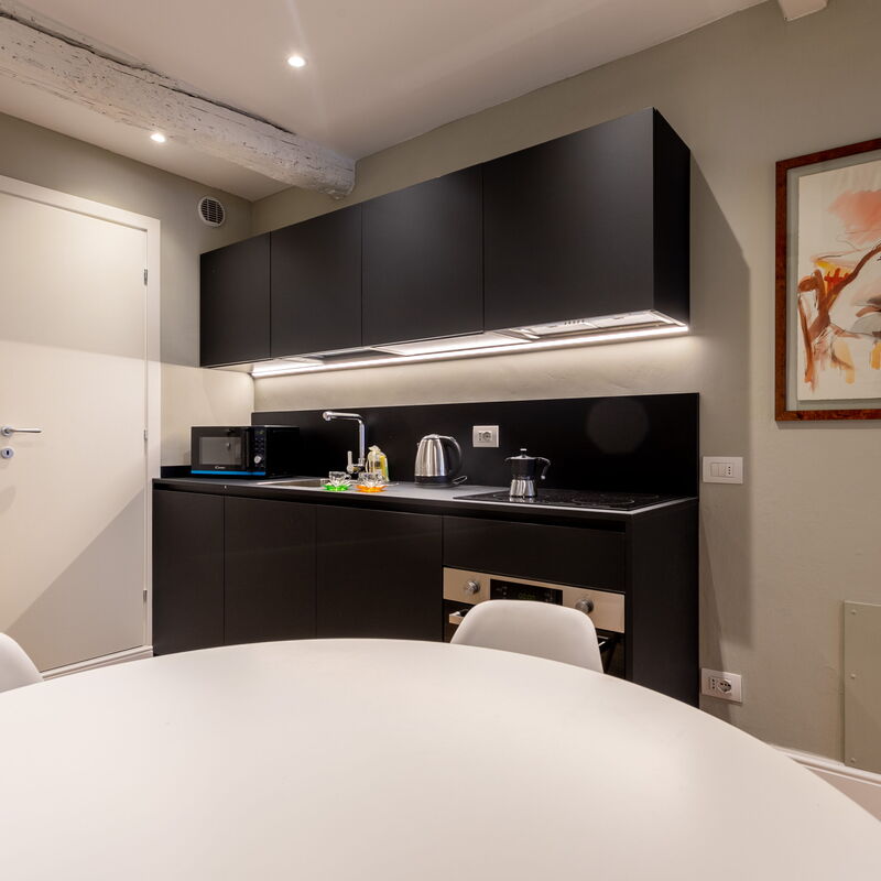 Lupi: Dining Room, Kitchen