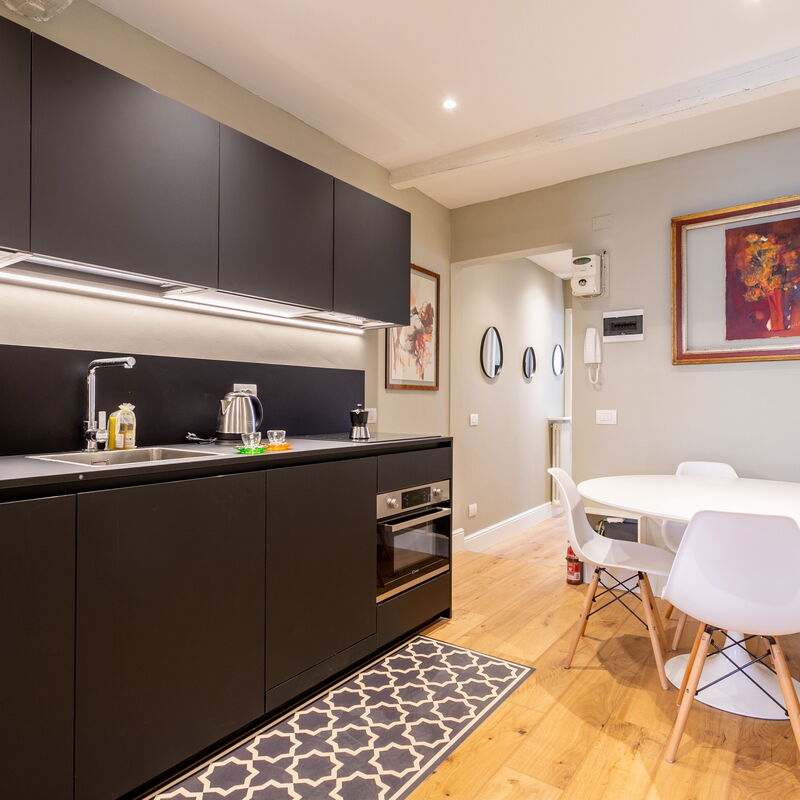 Lupi: Dining Room, Kitchen