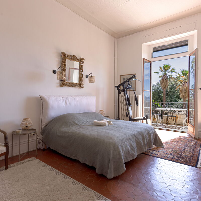 Le Château Vallombrosa: Master Bedroom