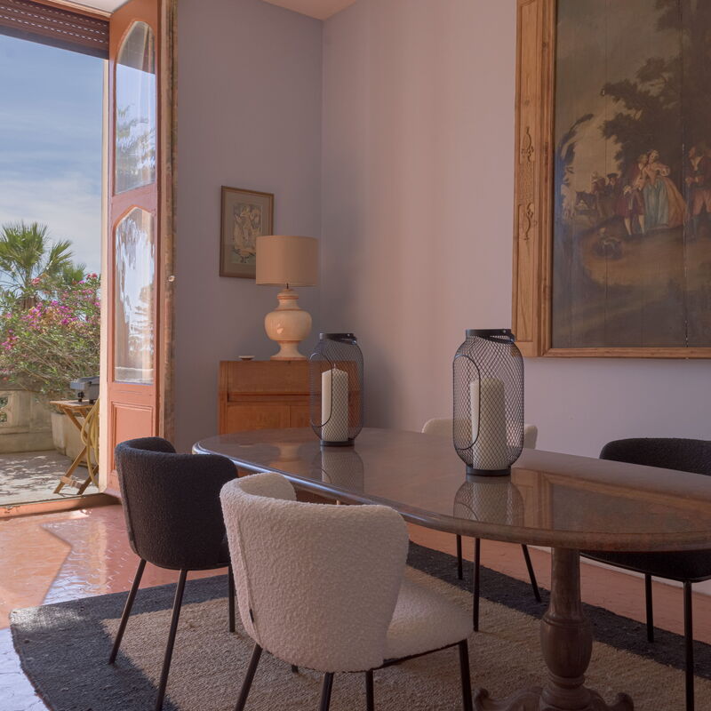 Le Château Vallombrosa: Dining Room, Living Room