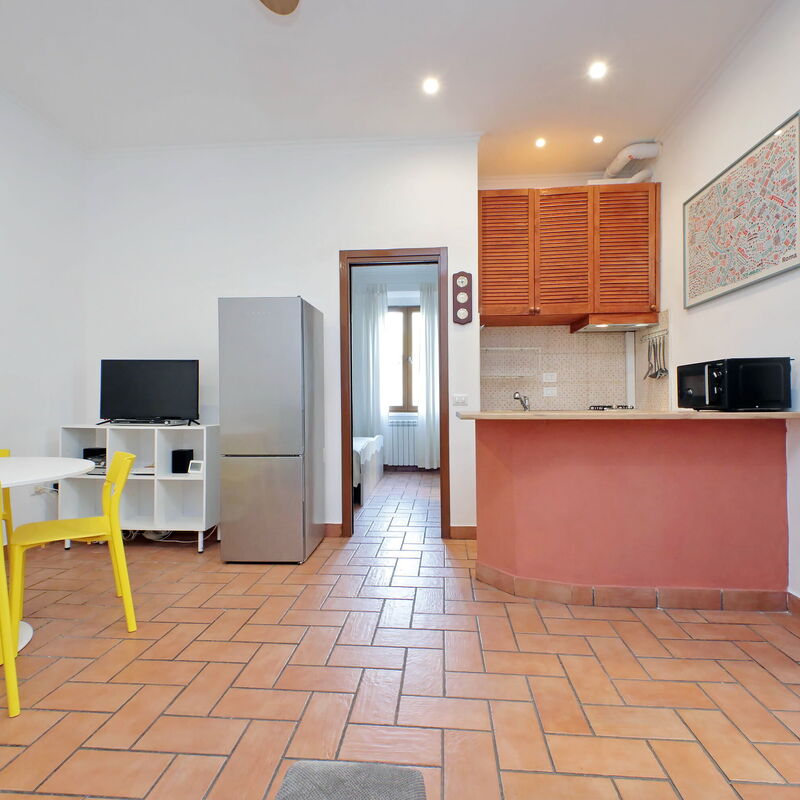 Homs: Cuisine, Salle à manger, Salon