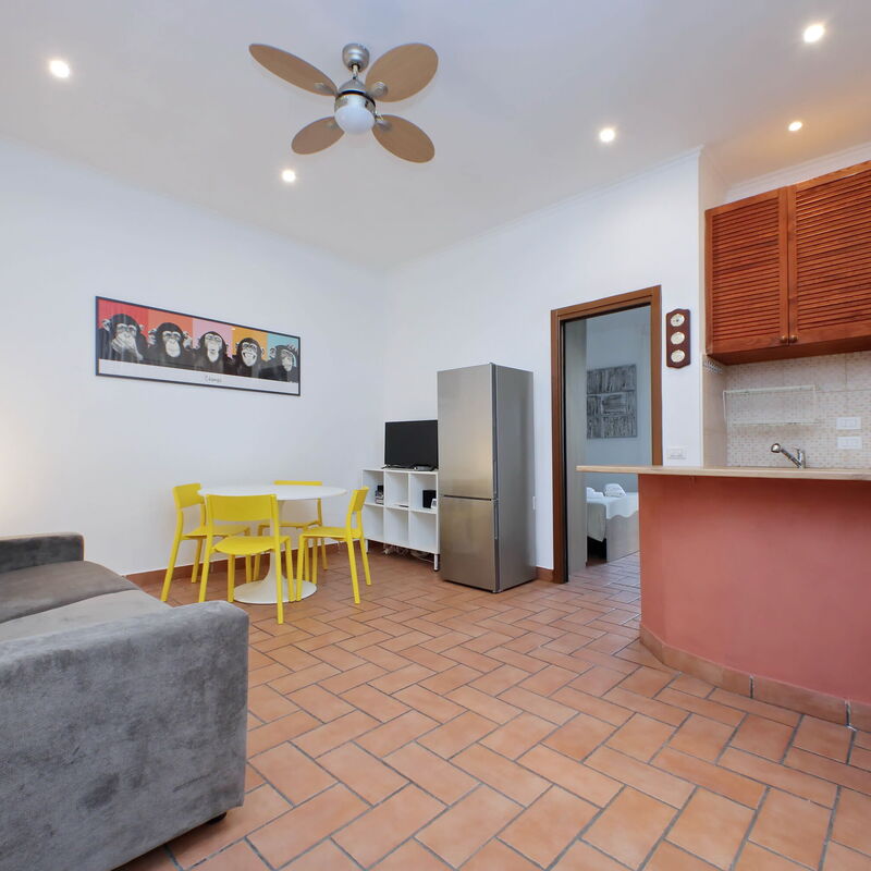 Homs: Cuisine, Salle à manger, Salon