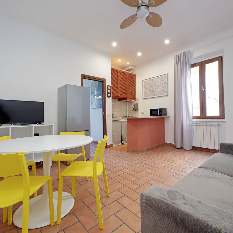 Homs: Cuisine, Salle à manger, Salon