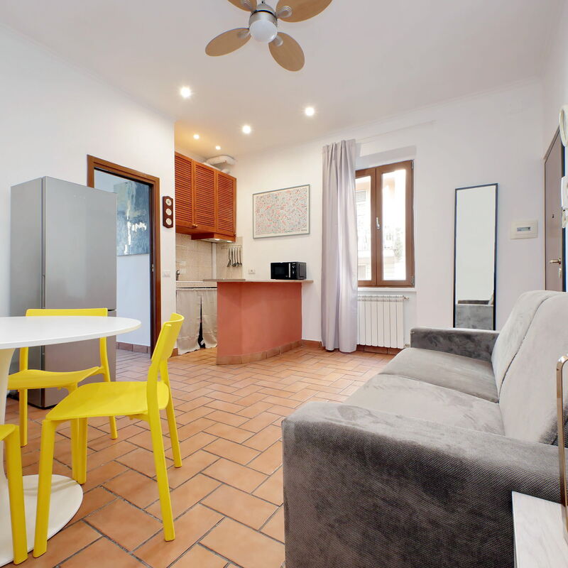 Homs: Cuisine, Salle à manger, Salon