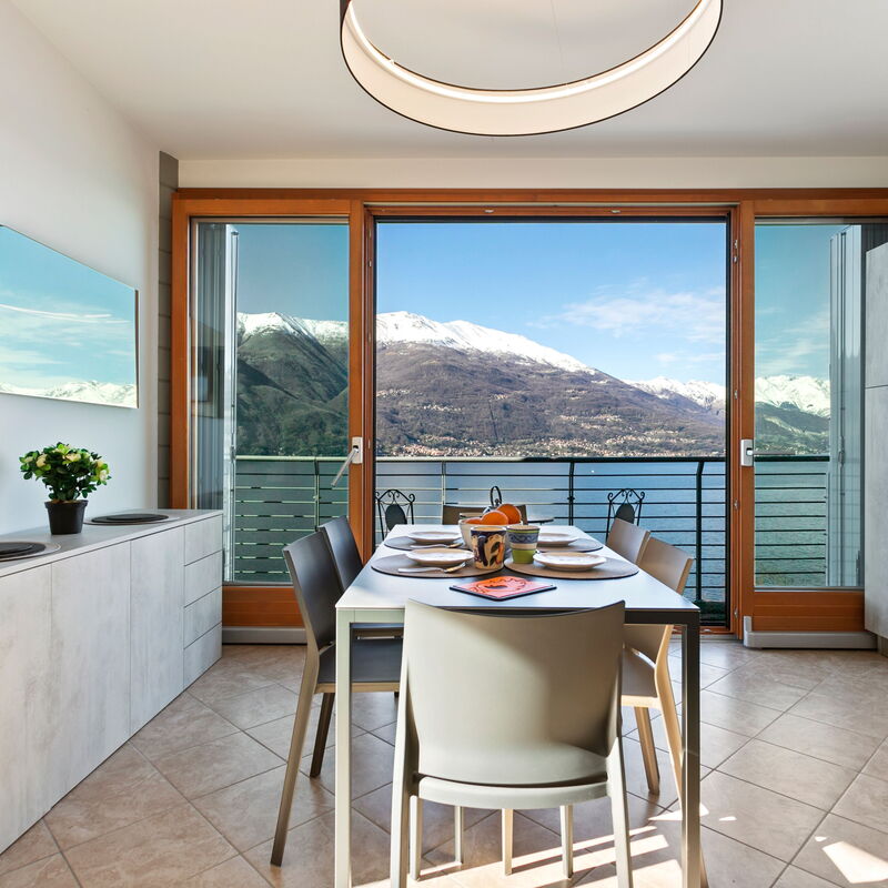 Vista 180: Dining Room, Kitchen