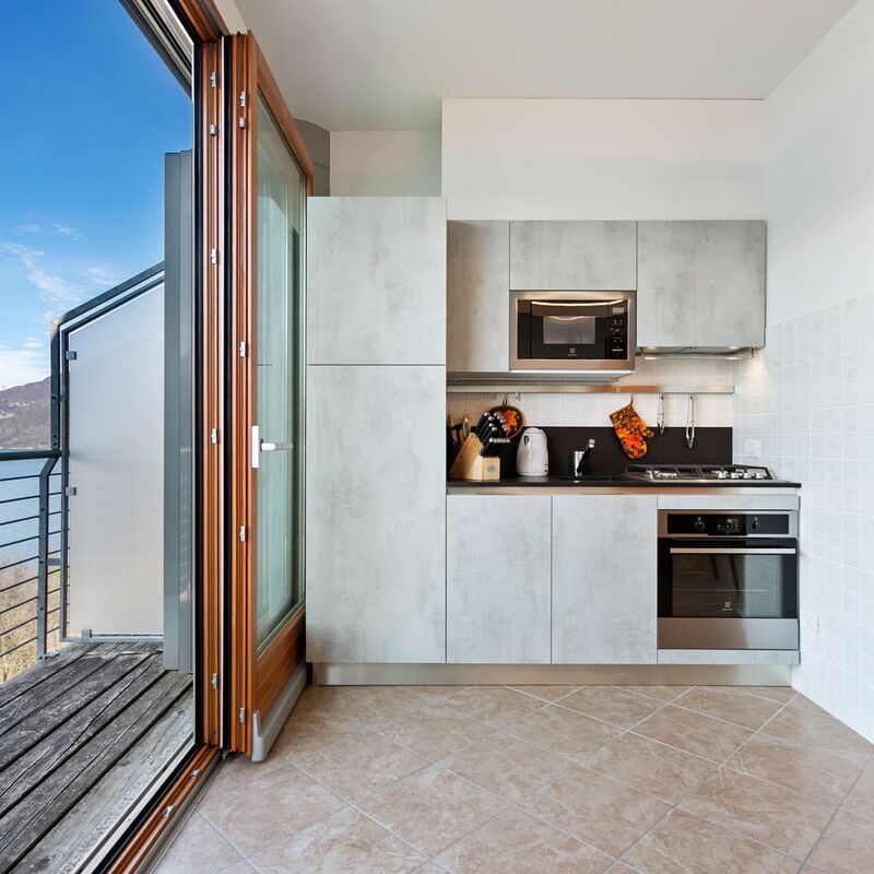 Vista 180: Dining Room, Kitchen