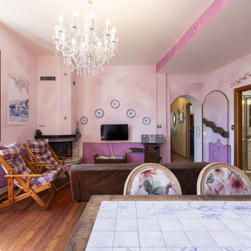 Charming Azalea Apartment: Dining Room, Living Room