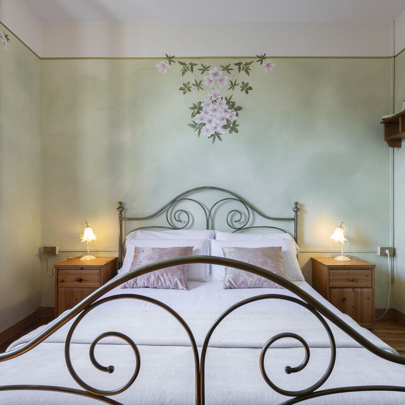 Charming Azalea Apartment: Bedroom