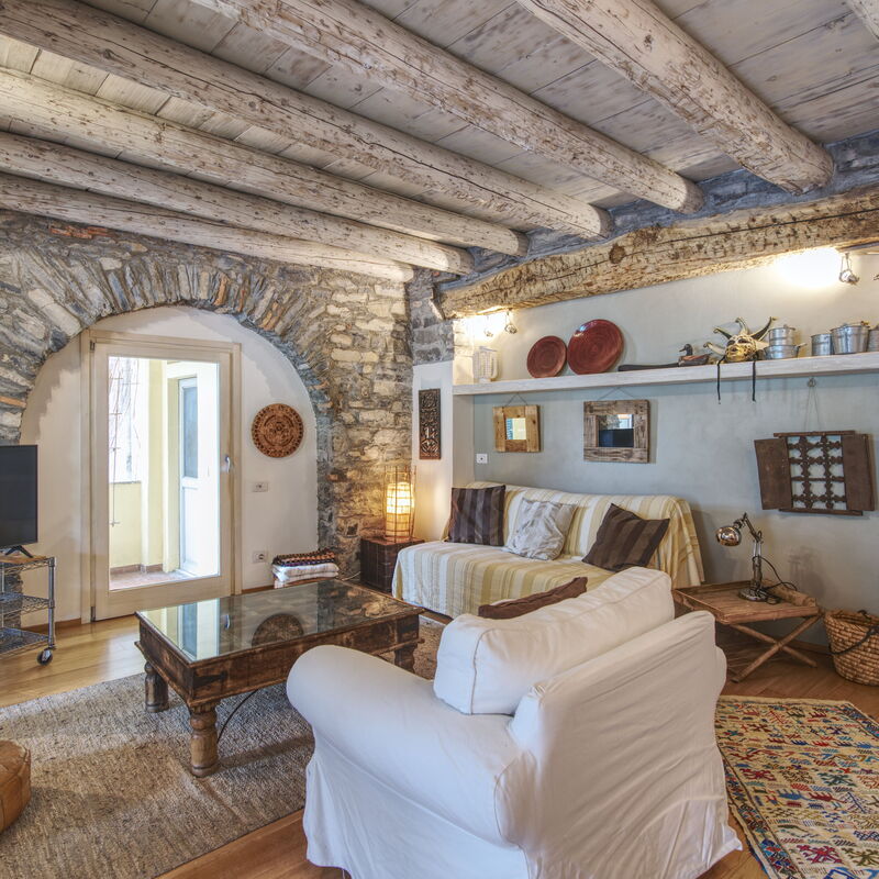 Ca Sbrisiga In Moltrasio: Dining Room, Living Room