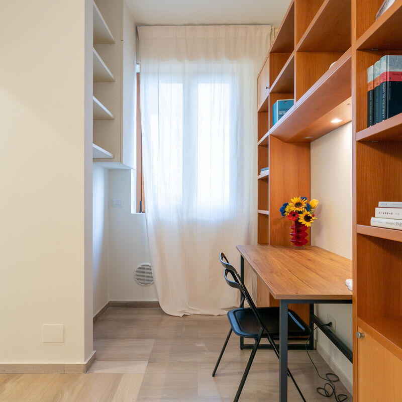 Largo Quinto Alpini: Salon