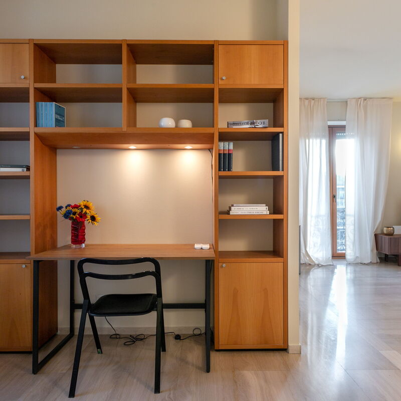 Largo Quinto Alpini: Salon