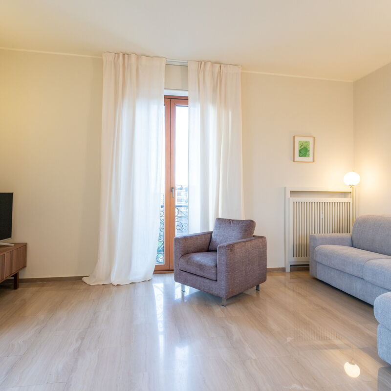 Largo Quinto Alpini: Salon