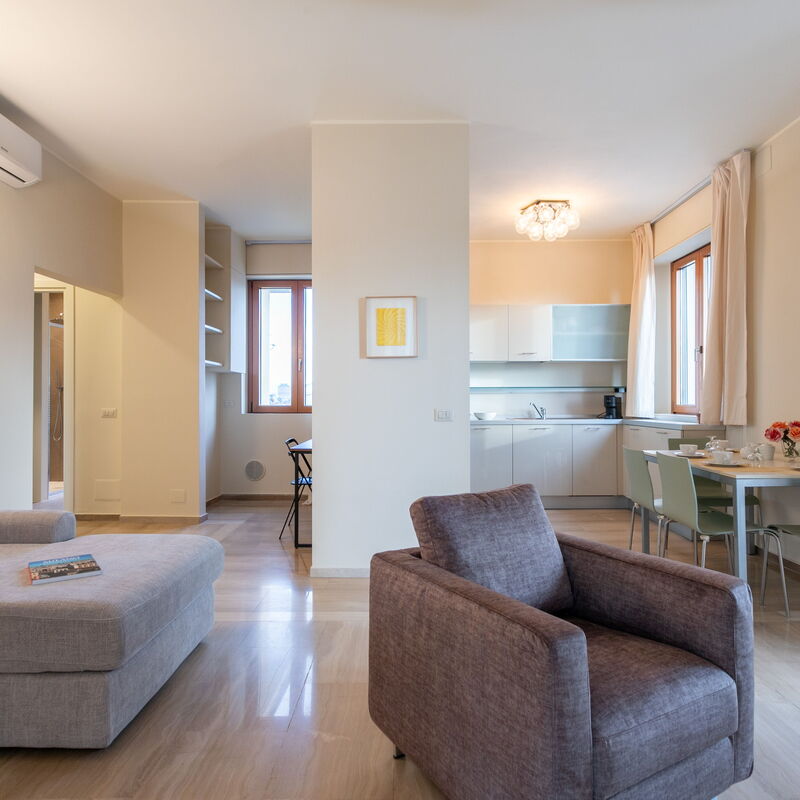 Largo Quinto Alpini: Cuisine, Salle à manger, Salon