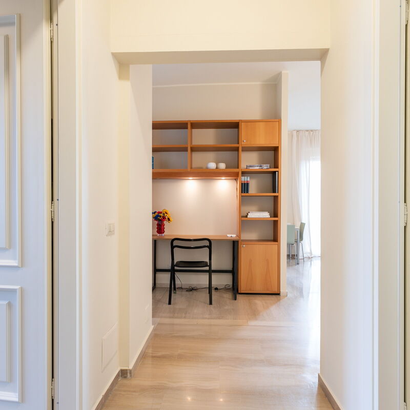 Largo Quinto Alpini: Salon