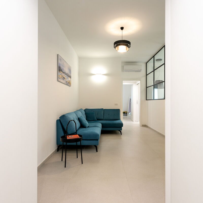 Assab Modern Two Bedrooms: Salon