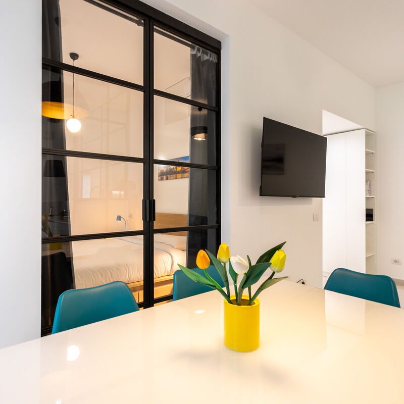 Assab Modern Two Bedrooms: Salle à manger