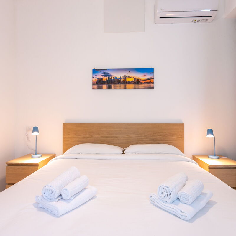 Assab Modern Two Bedrooms: chambre à coucher