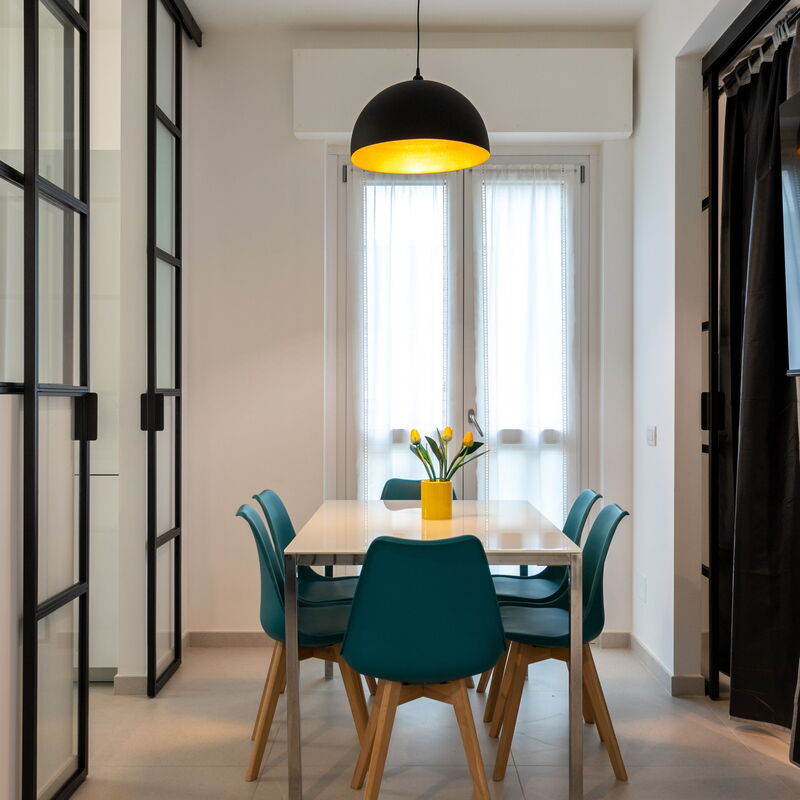 Assab Modern Two Bedrooms: Salle à manger