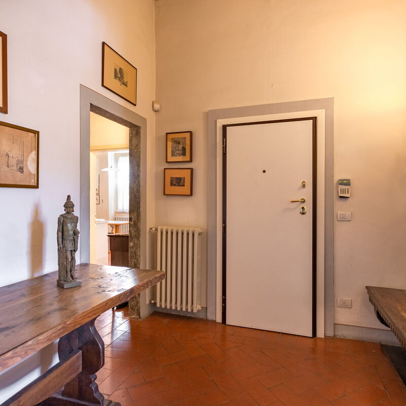 Santa Croce Dante's View: Main Entrance, Room Detail