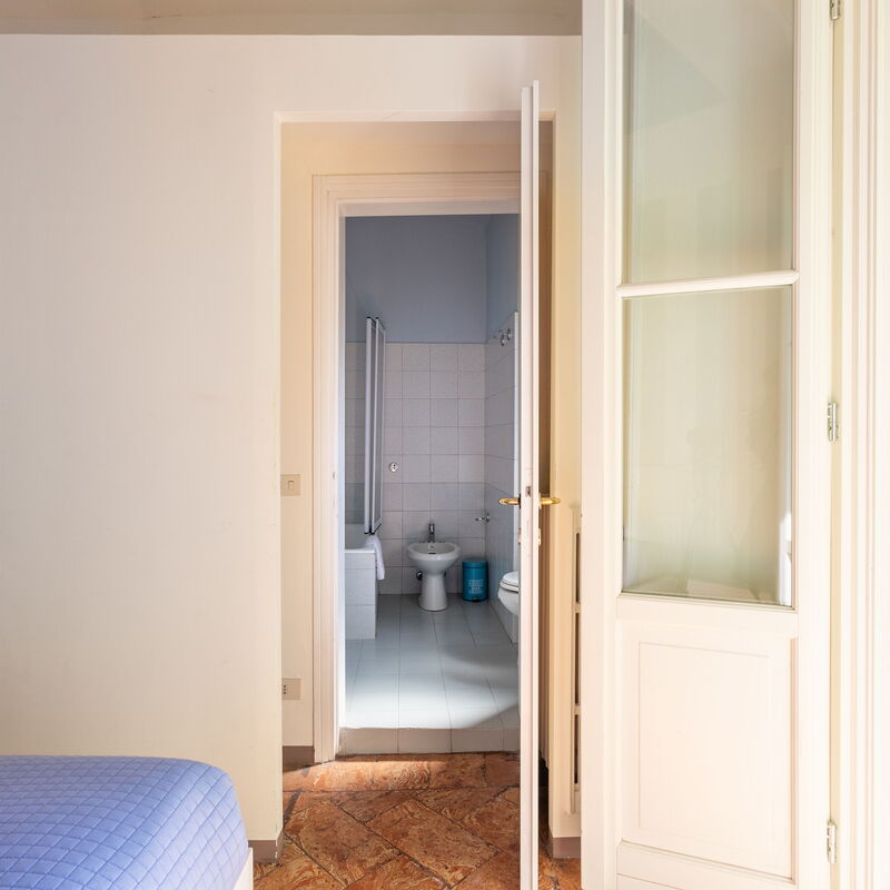 Old City View: Bathroom, Bedroom