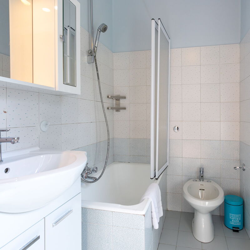 Old City View: Bathroom