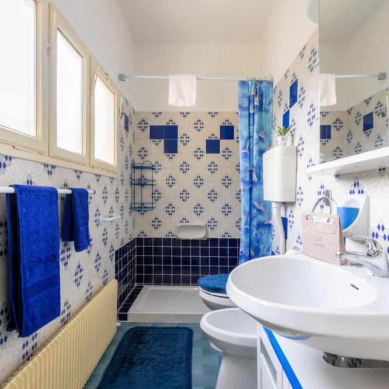 Sweet Honey Home: Bathroom