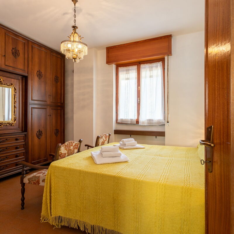 Sciura Elena's Terrace With Lake, Mounts & Valley: Bedroom