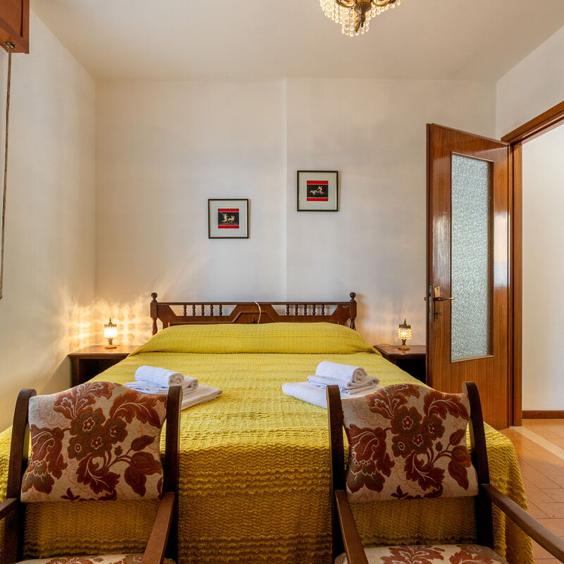 Sciura Elena's Terrace With Lake, Mounts & Valley: Bedroom