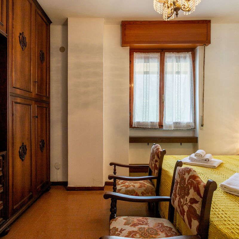 Sciura Elena's Terrace With Lake, Mounts & Valley: Bedroom