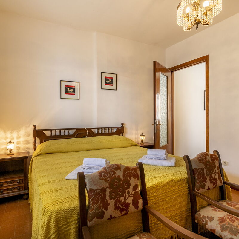 Sciura Elena's Terrace With Lake, Mounts & Valley: Bedroom