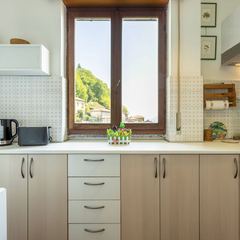 Sciura Elena's Terrace With Lake, Mounts & Valley: Kitchen