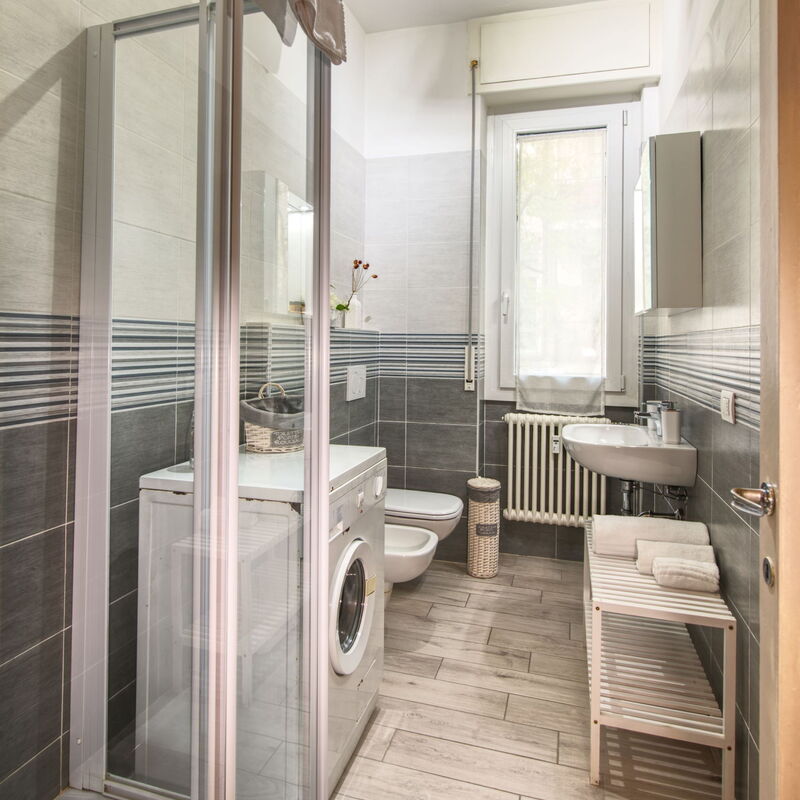 Como Life Apartment: Bathroom