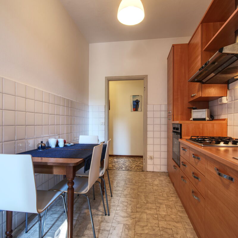 Como Life Apartment: Dining Room, Kitchen