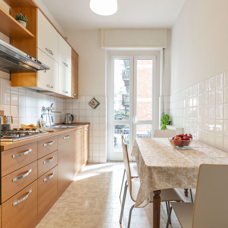 Como Life Apartment: Kitchen