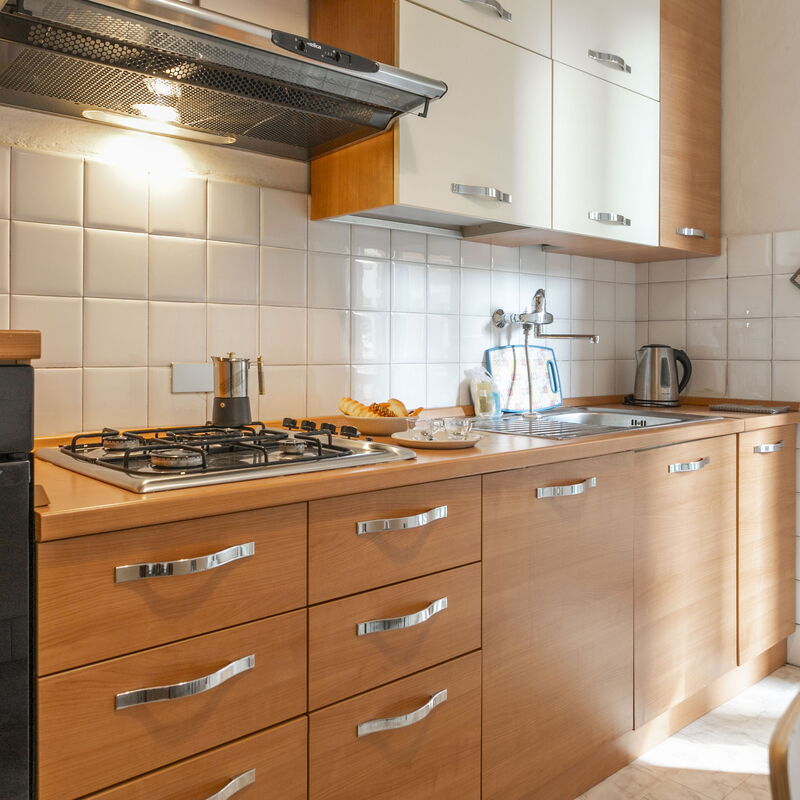 Como Life Apartment: Kitchen