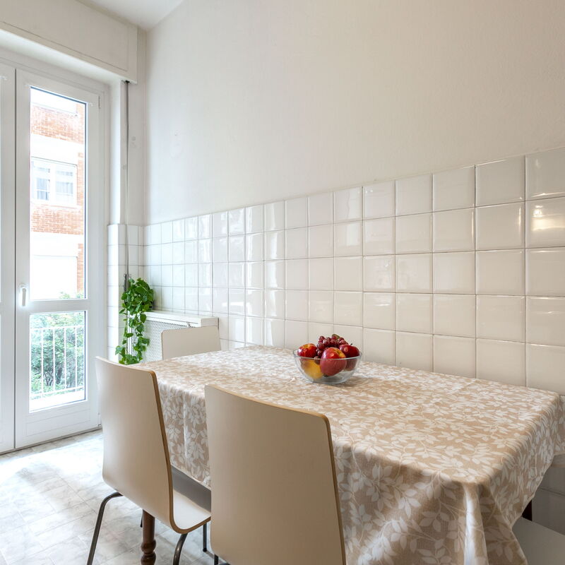 Como Life Apartment: Kitchen