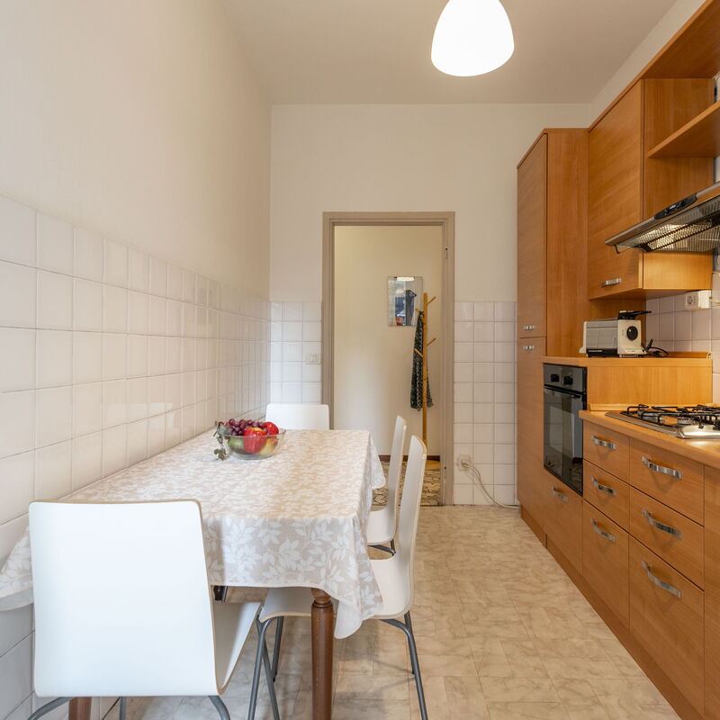 Como Life Apartment: Kitchen