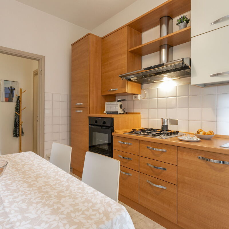 Como Life Apartment: Kitchen