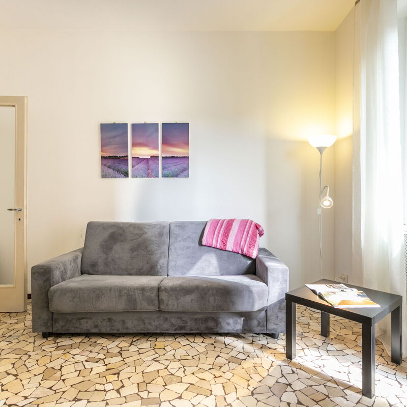Como Life Apartment: Dining Room, Living Room