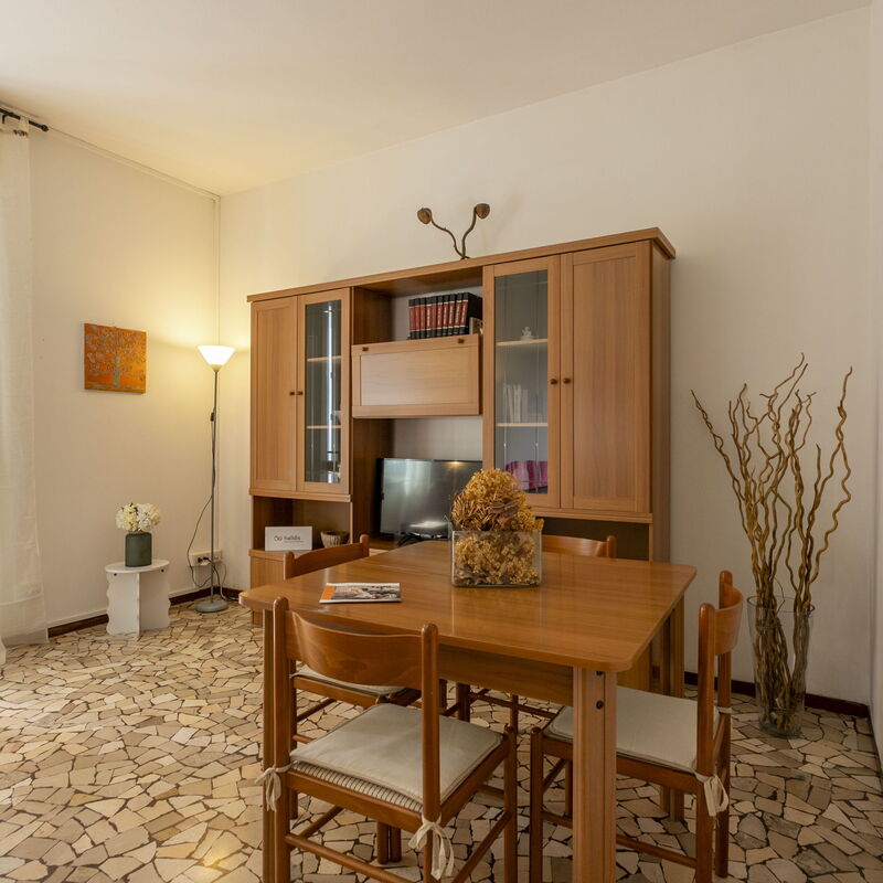 Como Life Apartment: Dining Room, Living Room