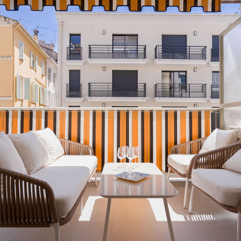 7 Pradignac: Balcony / Terrace / Patio