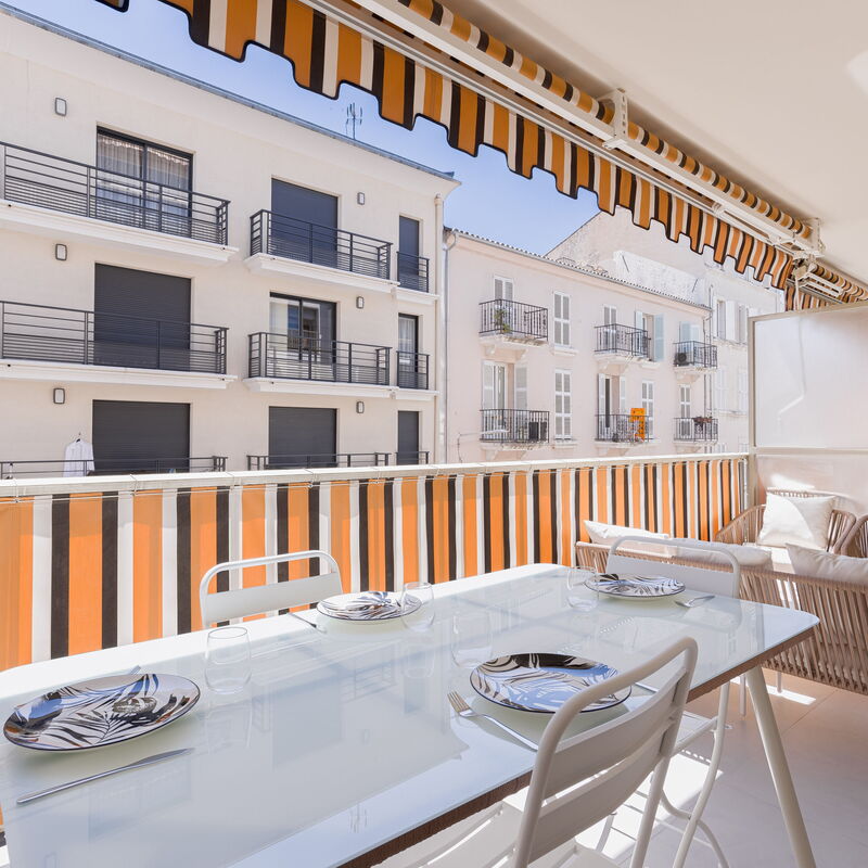 7 Pradignac: Balcony / Terrace / Patio