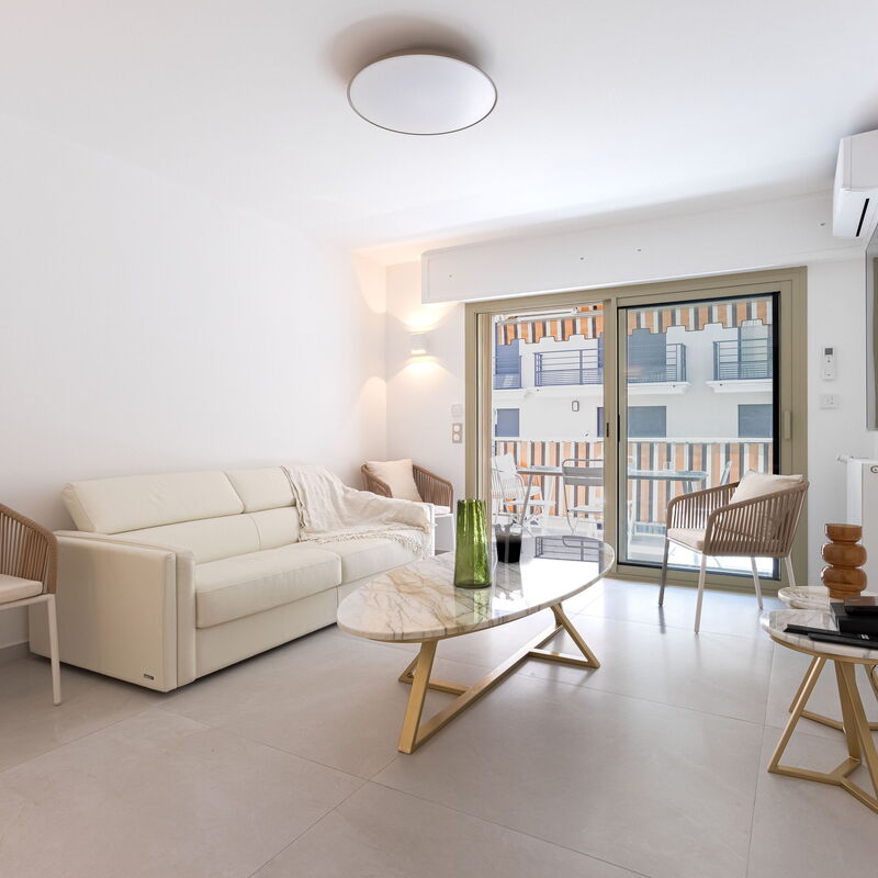 7 Pradignac: Living Room