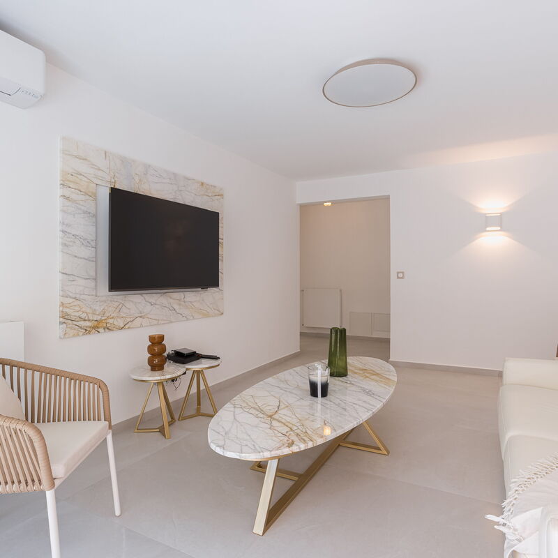 7 Pradignac: Living Room