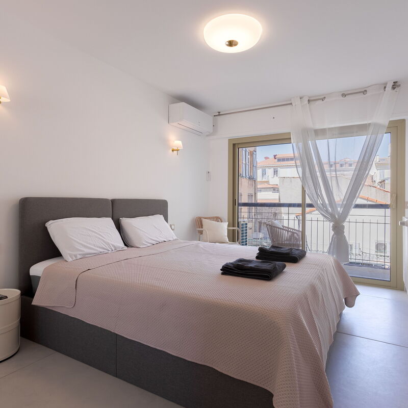 7 Pradignac Full 3bdrs: Apt 1