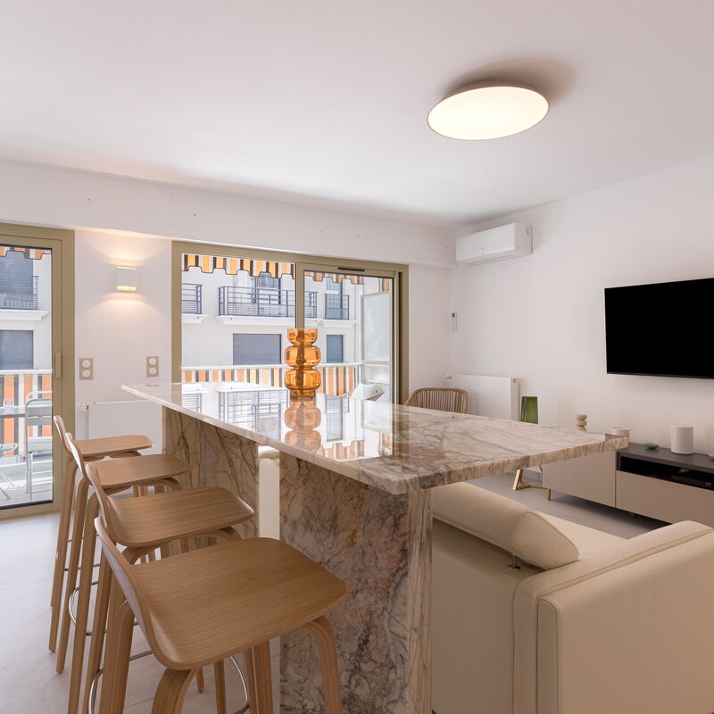 7 Pradignac Full 3bdrs: Living Room