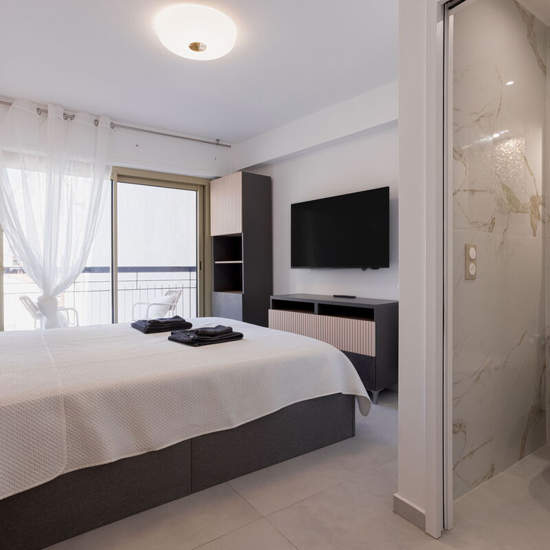 7 Pradignac Full 3bdrs: Apt 1