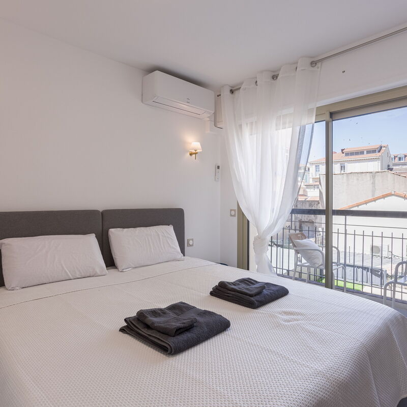 7 Pradignac Full 3bdrs: Apt 1