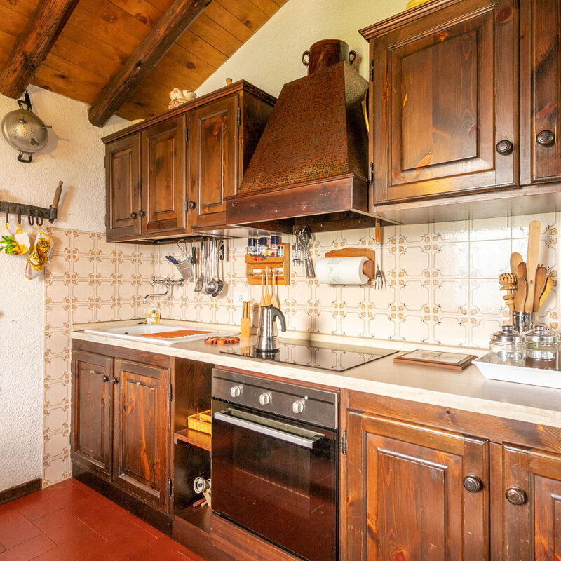 Chalet Bodone: Dining Room, Kitchen, Living Room