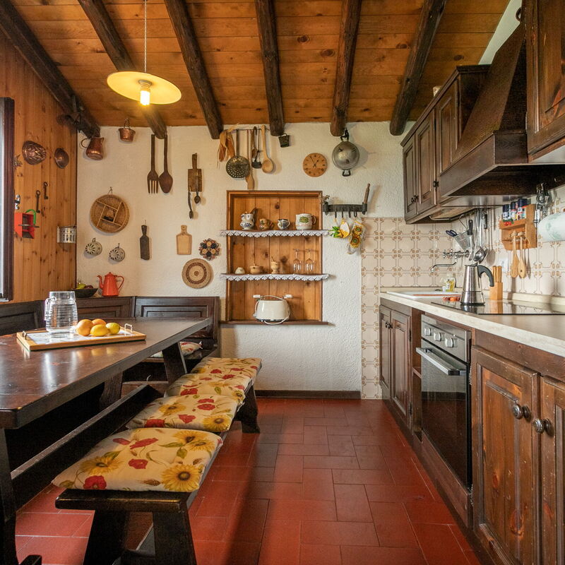 Chalet Bodone: Dining Room, Kitchen, Living Room